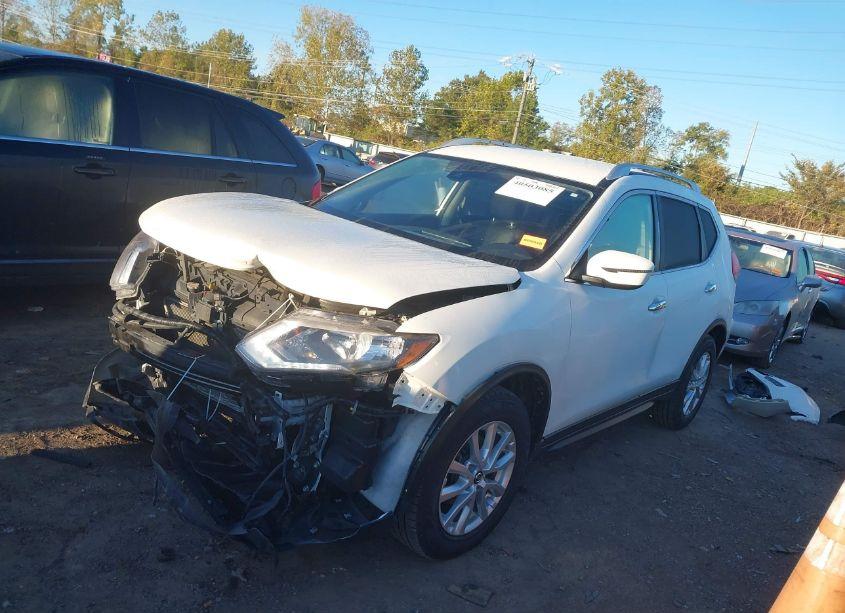 Photo 2 of 2020 Nissan Rogue SV FWD (VIN JN8AT2MT9LW010737)