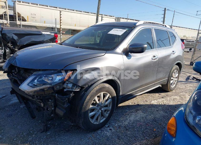 Photo 2 of 2020 Nissan Rogue SV FWD (VIN JN8AT2MT9LW036254)