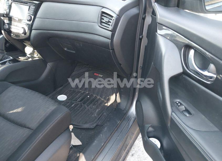 Photo 5 of 2020 Nissan Rogue SV FWD (VIN JN8AT2MT9LW036254)