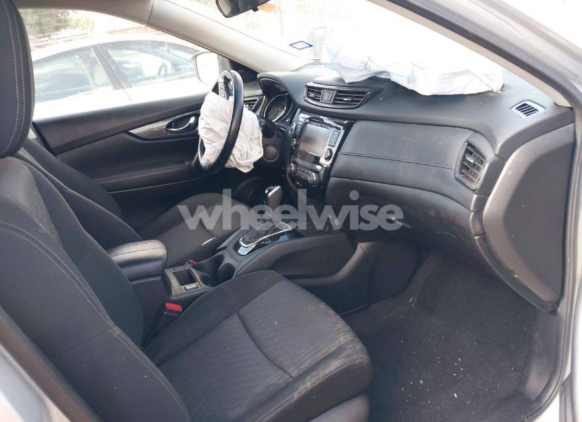 Photo 5 of 2020 Nissan Rogue SV FWD (VIN JN8AT2MT9LW037906)