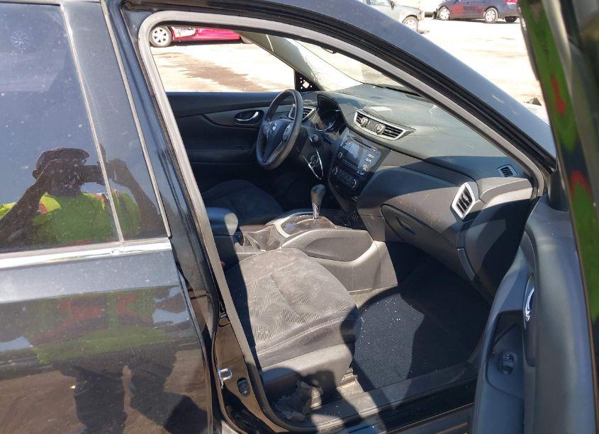 Photo 5 of 2016 Nissan Rogue S (VIN JN8AT2MTXGW012745)