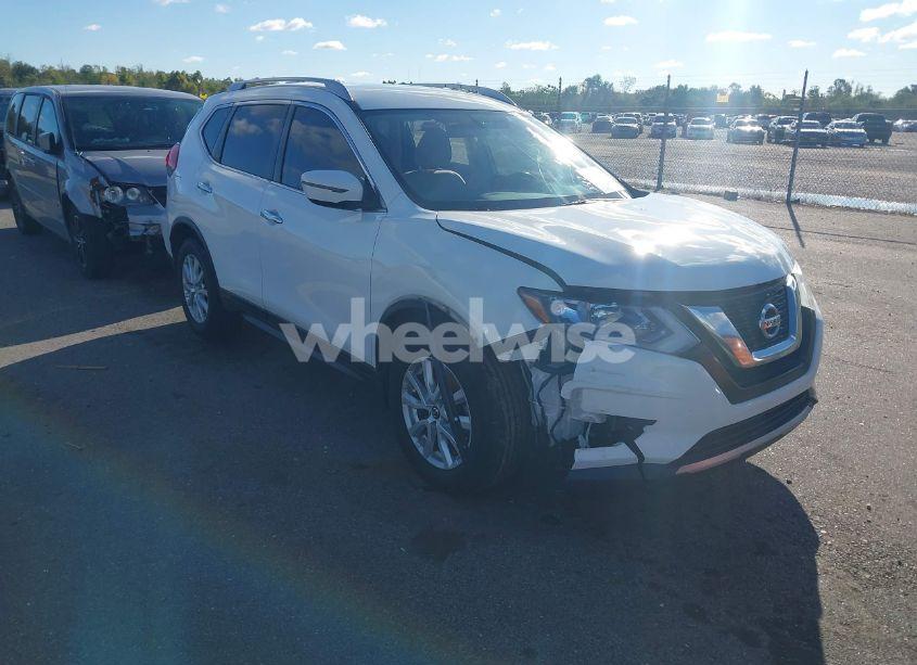 2017 Nissan Rogue SV (VIN JN8AT2MTXHW147712) main photo
