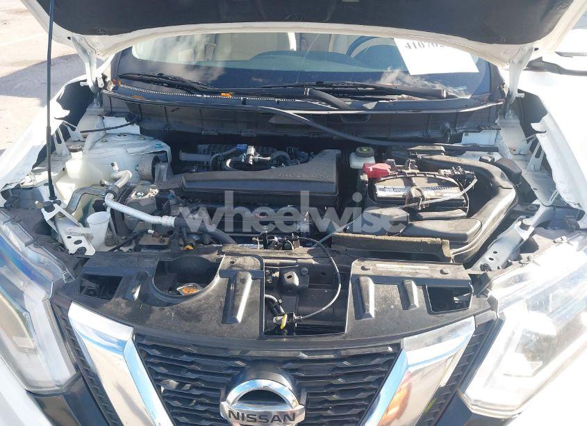 Photo 10 of 2017 Nissan Rogue SV (VIN JN8AT2MTXHW147712)