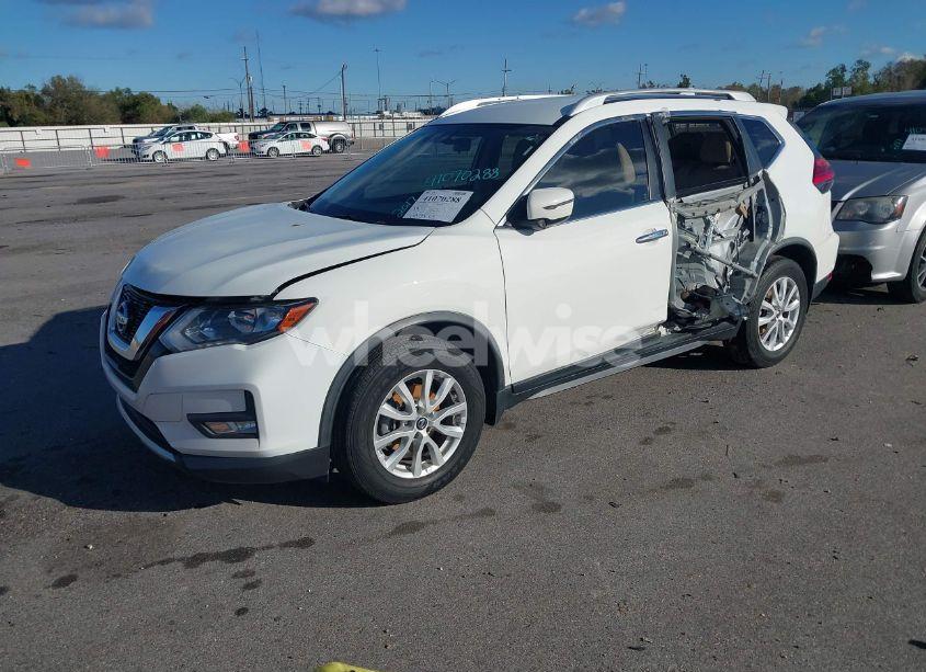 Photo 2 of 2017 Nissan Rogue SV (VIN JN8AT2MTXHW147712)