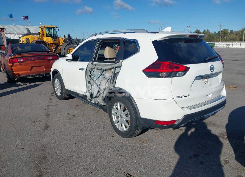 Photo 3 of 2017 Nissan Rogue SV (VIN JN8AT2MTXHW147712)