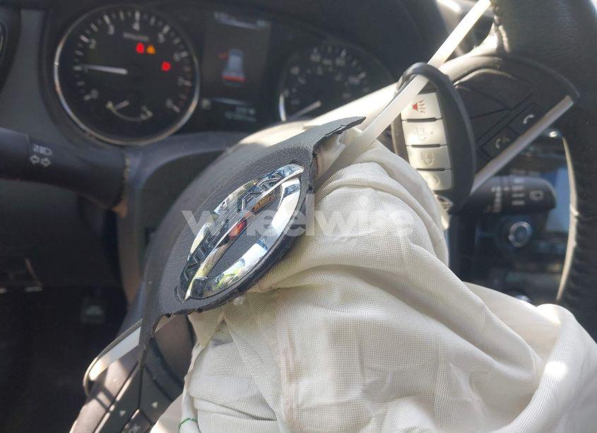 Photo 11 of 2017 Nissan Rogue SV (VIN JN8AT2MTXHW399637)