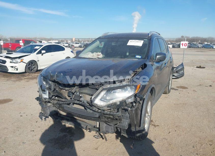 Photo 2 of 2017 Nissan Rogue SV (VIN JN8AT2MTXHW399637)