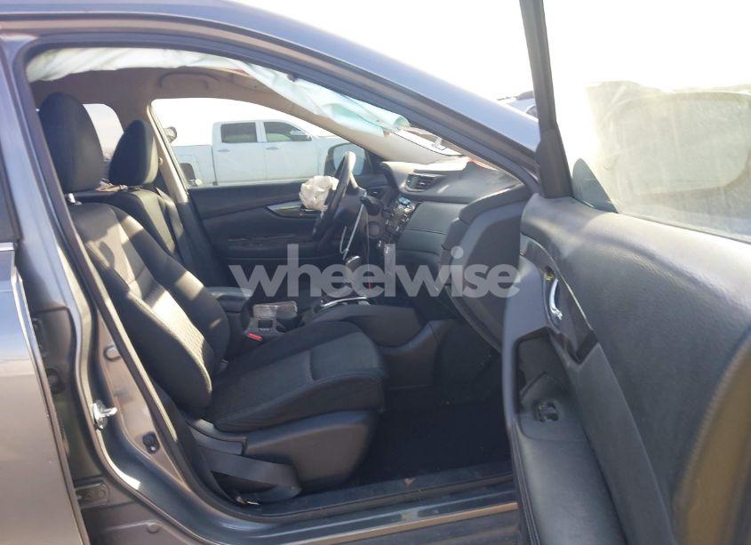 Photo 5 of 2017 Nissan Rogue SV (VIN JN8AT2MTXHW399637)