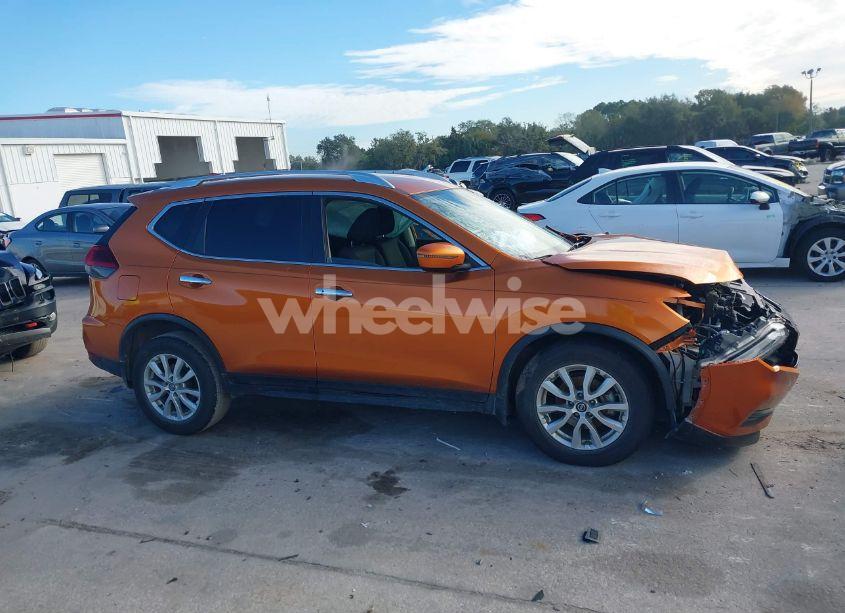 Photo 14 of 2019 Nissan Rogue SV (VIN JN8AT2MTXKW251074)