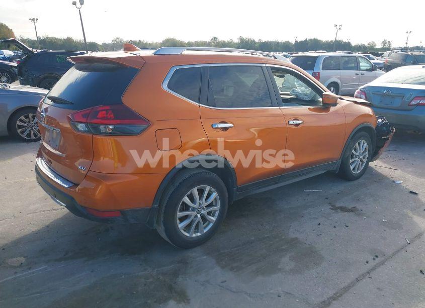 Photo 4 of 2019 Nissan Rogue SV (VIN JN8AT2MTXKW251074)