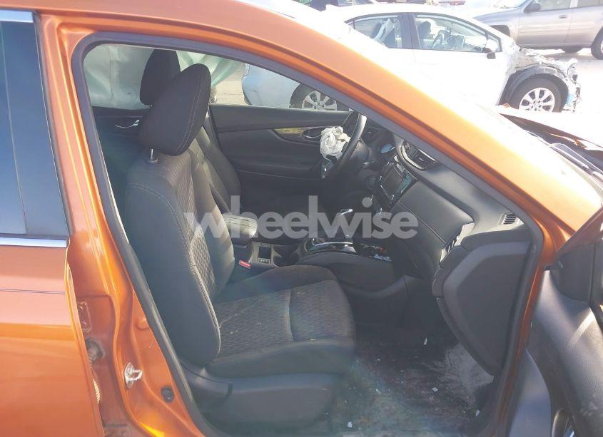 Photo 5 of 2019 Nissan Rogue SV (VIN JN8AT2MTXKW251074)