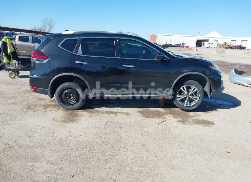 Photo 13 of 2019 Nissan Rogue SV (VIN JN8AT2MTXKW255772)