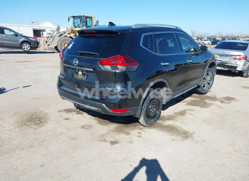 Photo 4 of 2019 Nissan Rogue SV (VIN JN8AT2MTXKW255772)