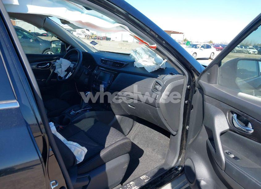 Photo 5 of 2019 Nissan Rogue SV (VIN JN8AT2MTXKW255772)