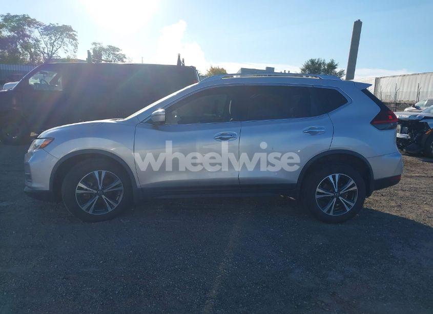 Photo 14 of 2019 Nissan Rogue SV (VIN JN8AT2MTXKW259000)