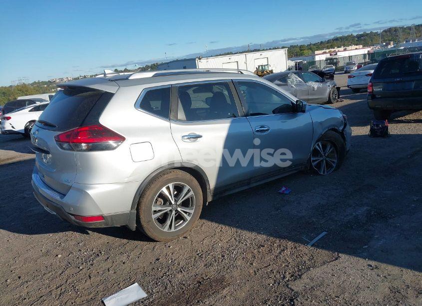 Photo 4 of 2019 Nissan Rogue SV (VIN JN8AT2MTXKW259000)