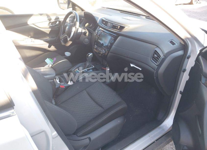 Photo 5 of 2019 Nissan Rogue SV (VIN JN8AT2MTXKW259000)