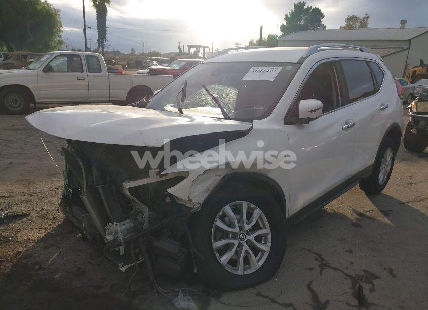 Photo 2 of 2019 Nissan Rogue SV (VIN JN8AT2MTXKW260941)