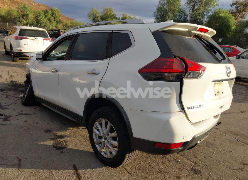 Photo 3 of 2019 Nissan Rogue SV (VIN JN8AT2MTXKW260941)