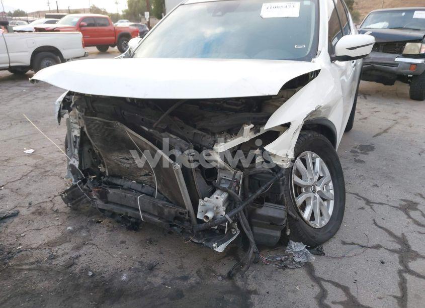 Photo 6 of 2019 Nissan Rogue SV (VIN JN8AT2MTXKW260941)