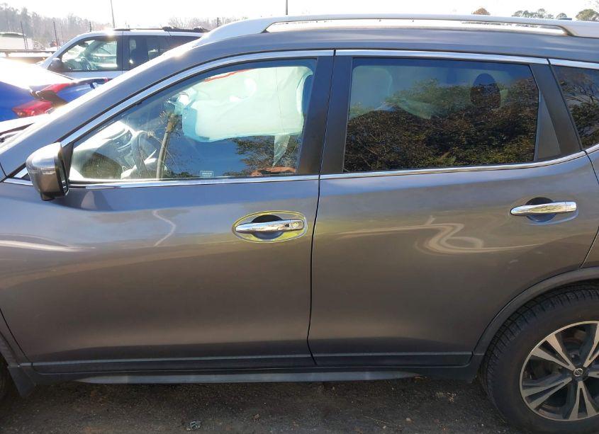 Photo 14 of 2019 Nissan Rogue SV (VIN JN8AT2MTXKW262219)