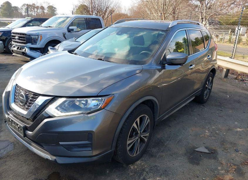 Photo 2 of 2019 Nissan Rogue SV (VIN JN8AT2MTXKW262219)