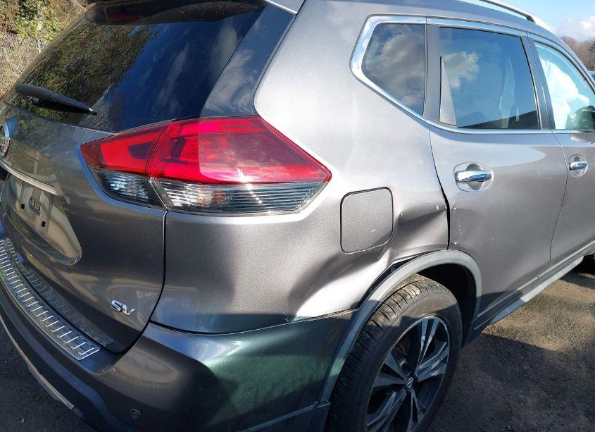 Photo 6 of 2019 Nissan Rogue SV (VIN JN8AT2MTXKW262219)