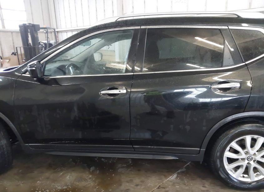 Photo 14 of 2020 Nissan Rogue SV FWD (VIN JN8AT2MTXLW002999)