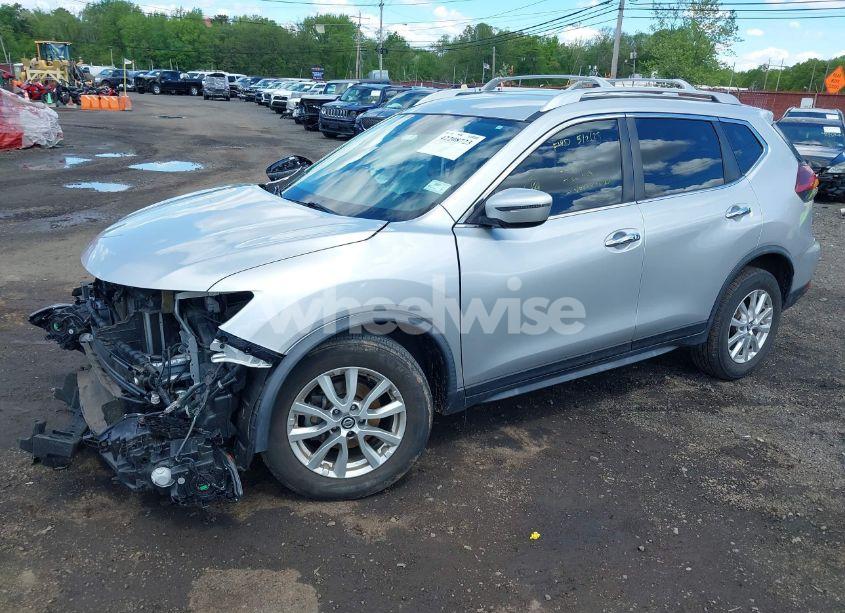 Photo 2 of 2020 Nissan Rogue SV FWD (VIN JN8AT2MTXLW010147)
