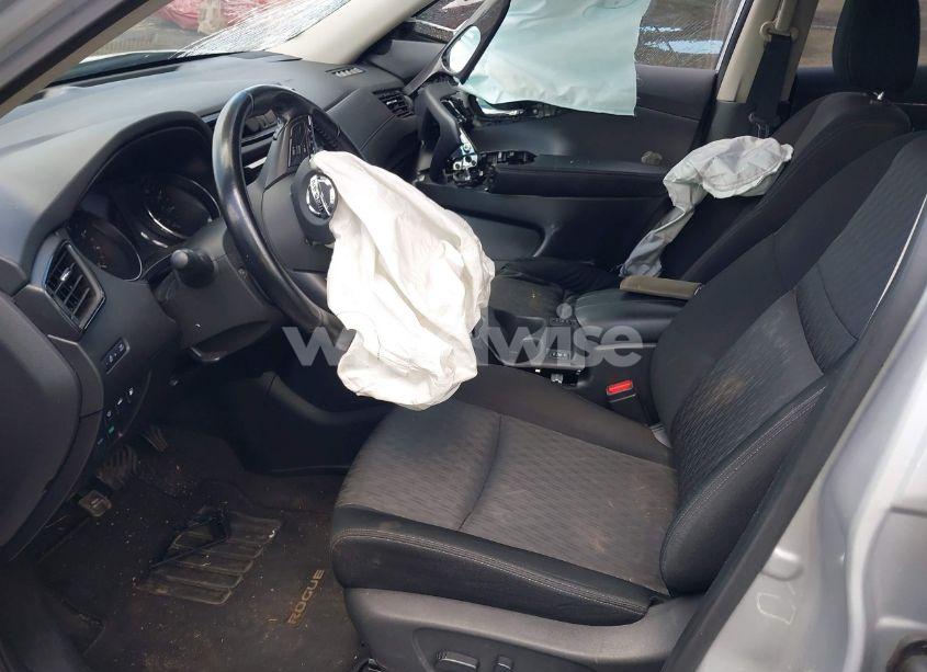 Photo 5 of 2020 Nissan Rogue SV FWD (VIN JN8AT2MTXLW010147)