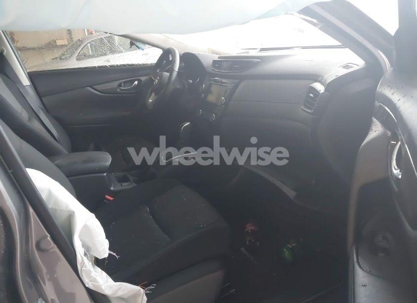 Photo 5 of 2020 Nissan Rogue SV FWD (VIN JN8AT2MTXLW016644)