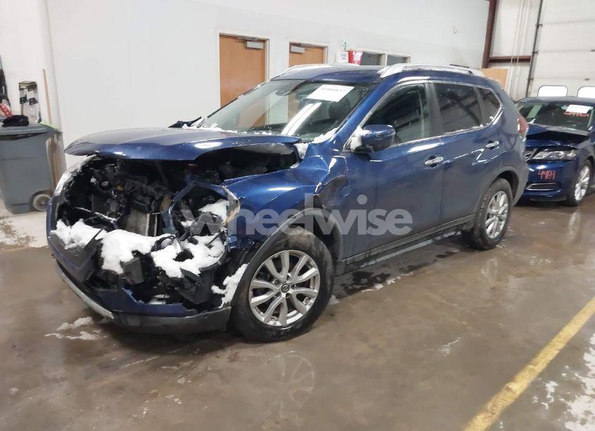 Photo 2 of 2020 Nissan Rogue SV FWD (VIN JN8AT2MTXLW038868)