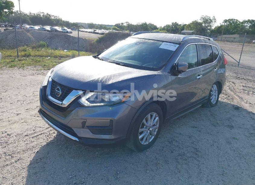 Photo 2 of 2020 Nissan Rogue SV FWD (VIN JN8AT2MTXLW039566)