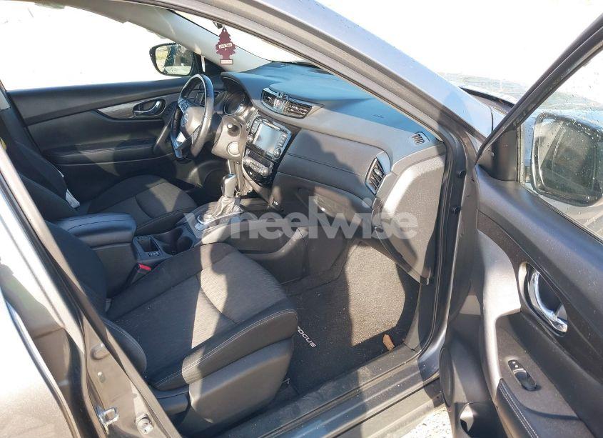 Photo 5 of 2020 Nissan Rogue SV FWD (VIN JN8AT2MTXLW039566)