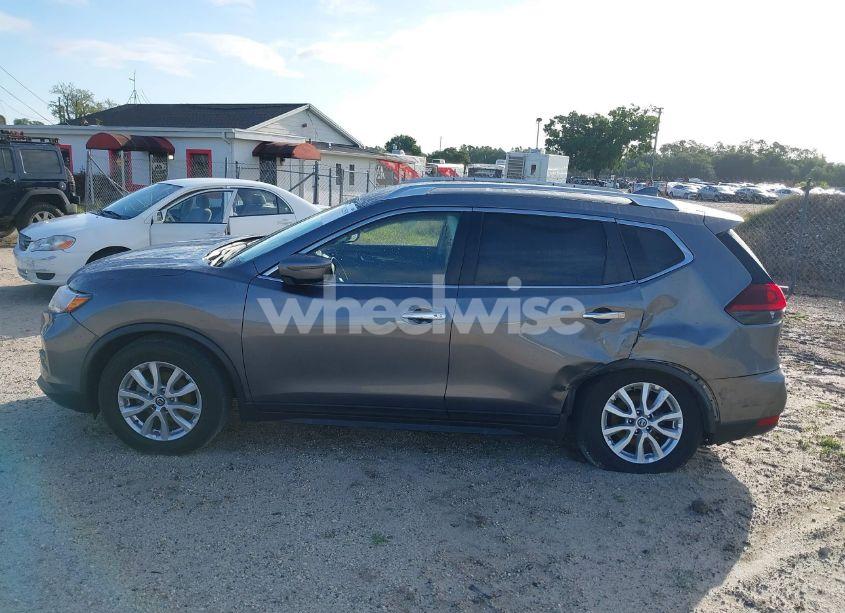 Photo 6 of 2020 Nissan Rogue SV FWD (VIN JN8AT2MTXLW039566)