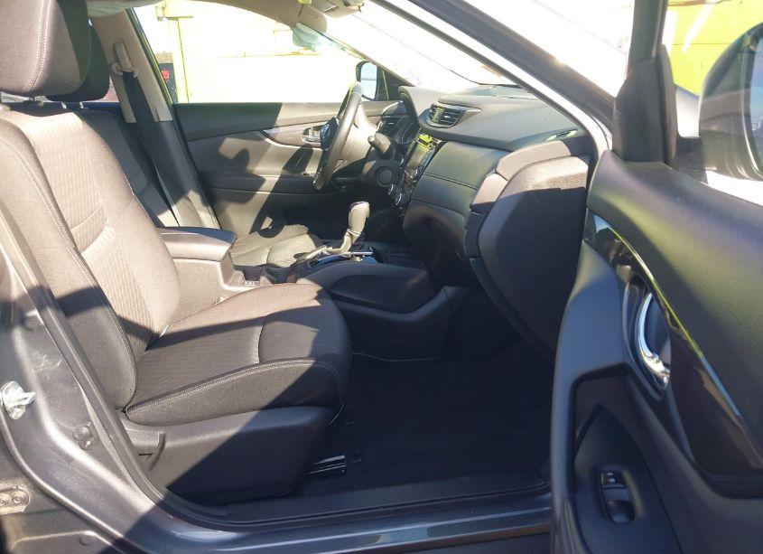 Photo 5 of 2020 Nissan Rogue SV FWD (VIN JN8AT2MTXLW041608)