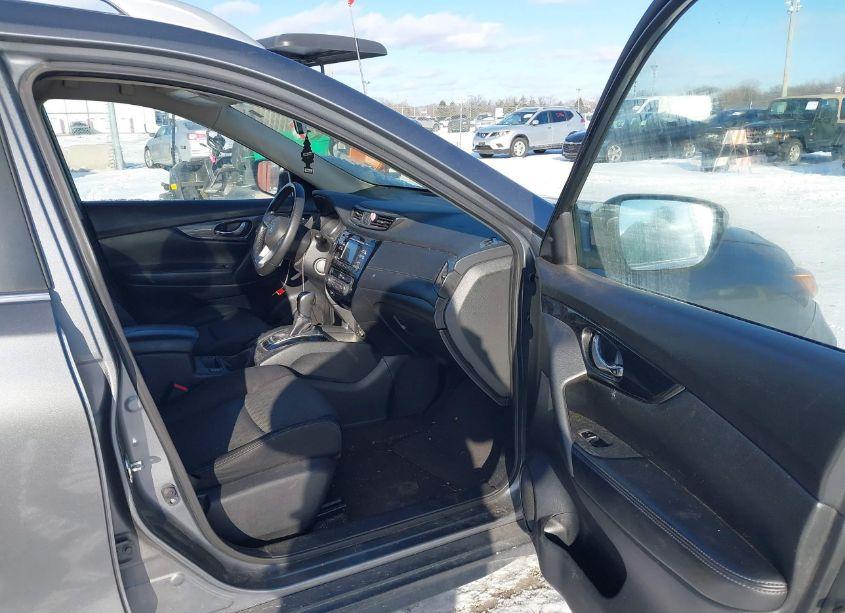 Photo 5 of 2017 Nissan Rogue SV (VIN JN8AT2MV0HW020047)