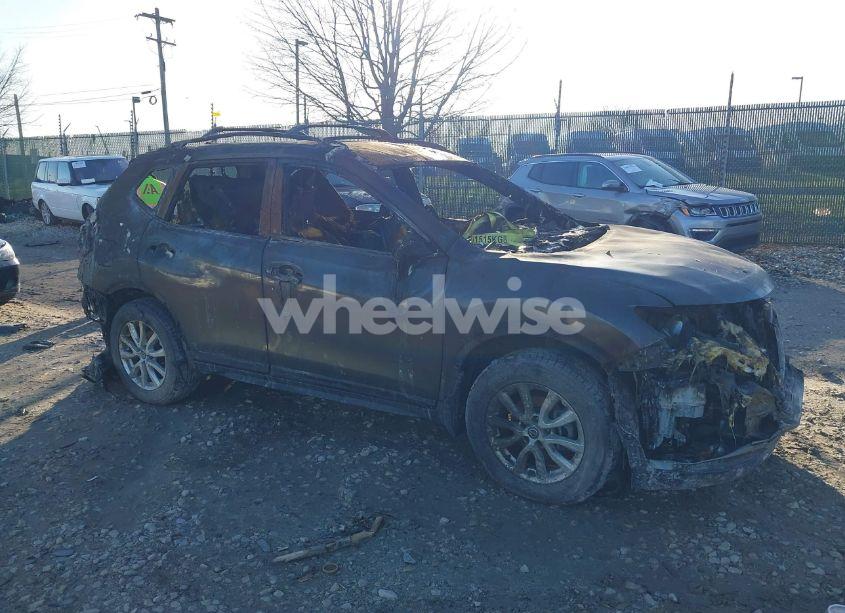 2017 Nissan Rogue SV (VIN JN8AT2MV0HW272347) main photo