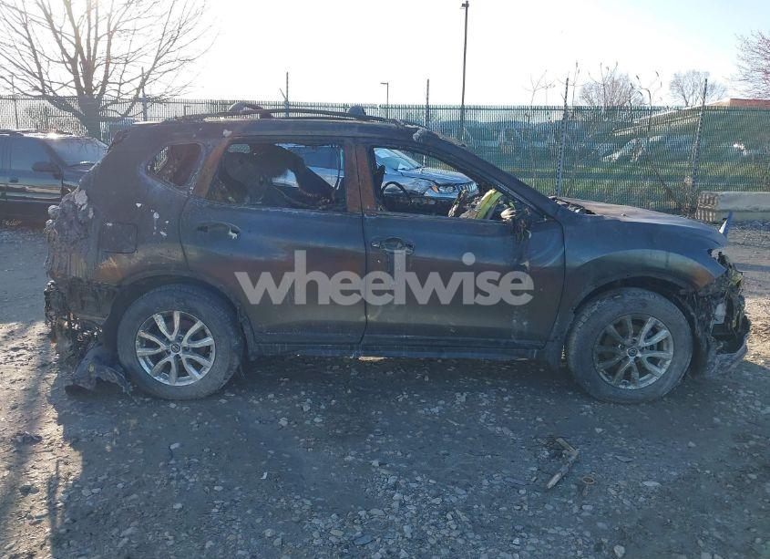 Photo 13 of 2017 Nissan Rogue SV (VIN JN8AT2MV0HW272347)