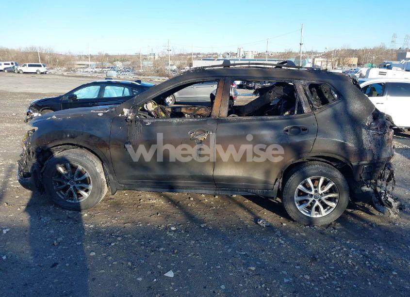 Photo 6 of 2017 Nissan Rogue SV (VIN JN8AT2MV0HW272347)