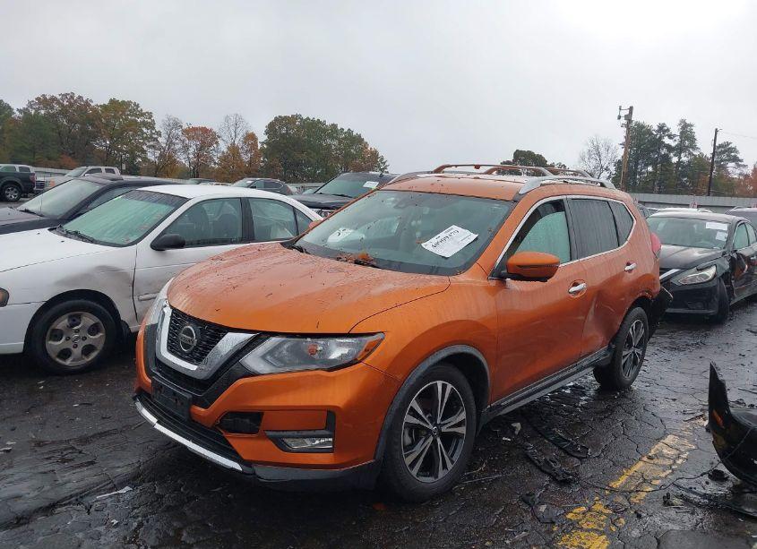 Photo 2 of 2018 Nissan Rogue SL (VIN JN8AT2MV0JW303411)