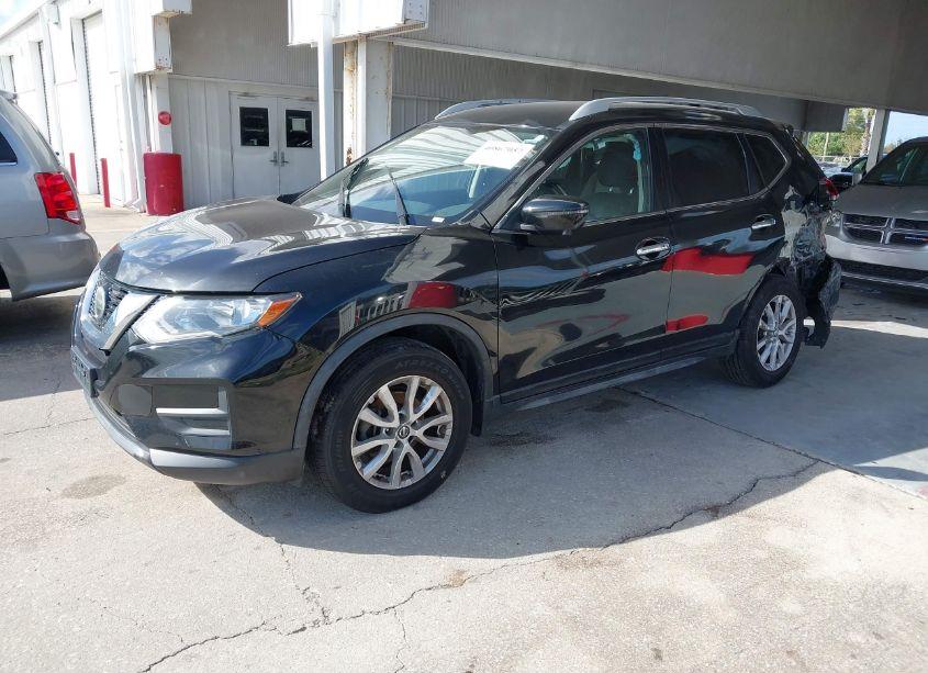 Photo 2 of 2018 Nissan Rogue SV (VIN JN8AT2MV0JW308446)