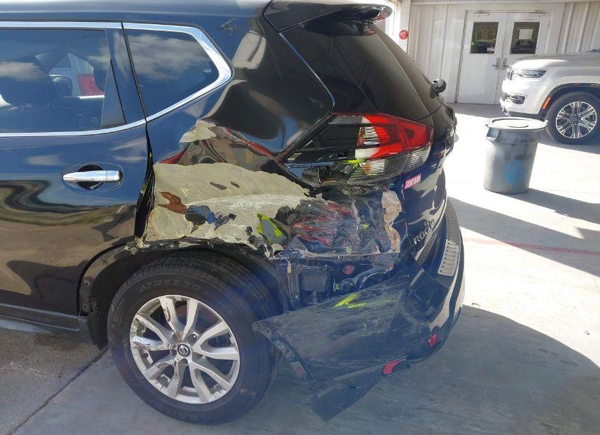 Photo 6 of 2018 Nissan Rogue SV (VIN JN8AT2MV0JW308446)