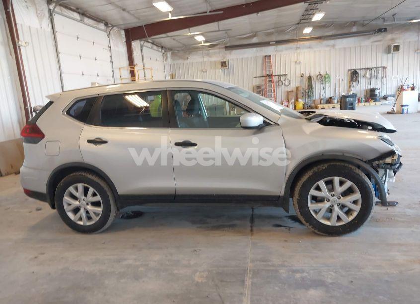 Photo 13 of 2018 Nissan Rogue S (VIN JN8AT2MV0JW312576)