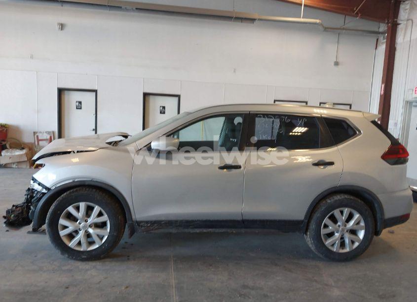 Photo 14 of 2018 Nissan Rogue S (VIN JN8AT2MV0JW312576)