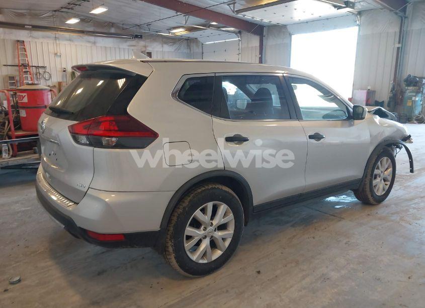 Photo 4 of 2018 Nissan Rogue S (VIN JN8AT2MV0JW312576)