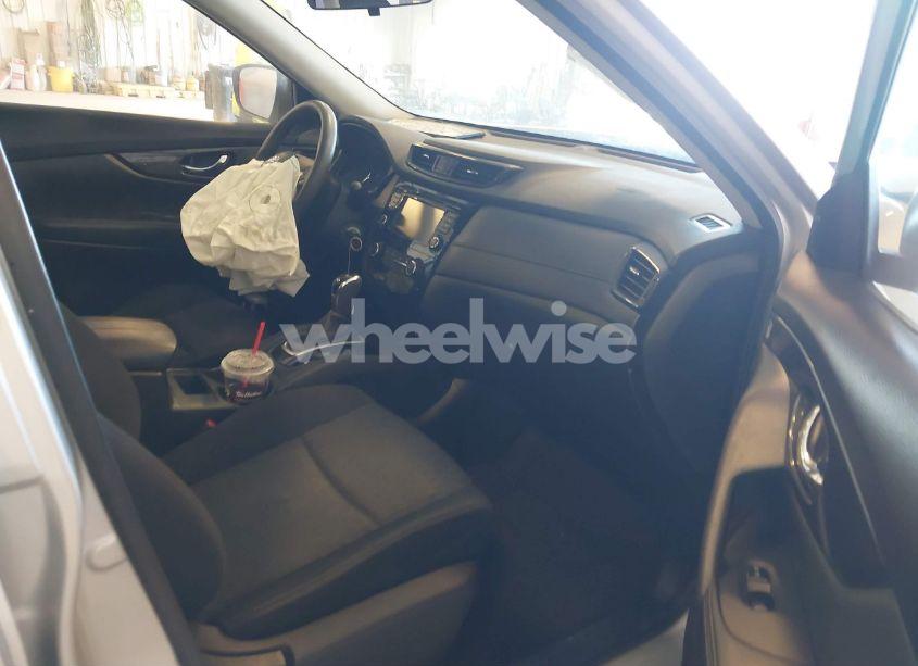 Photo 5 of 2018 Nissan Rogue S (VIN JN8AT2MV0JW312576)