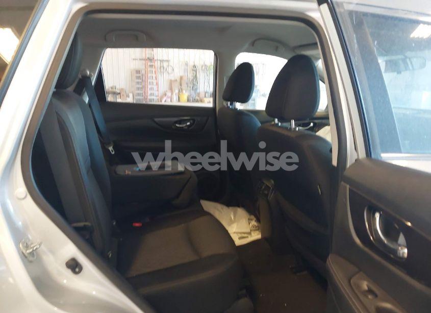 Photo 8 of 2018 Nissan Rogue S (VIN JN8AT2MV0JW312576)