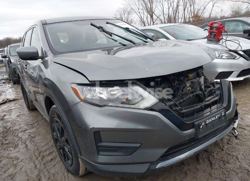 2018 Nissan Rogue S (VIN JN8AT2MV0JW328017) main photo