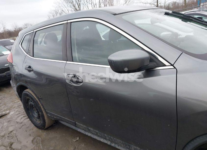 Photo 13 of 2018 Nissan Rogue S (VIN JN8AT2MV0JW328017)